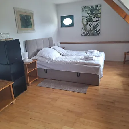 Almasi Oeregmalom Dunaalmás