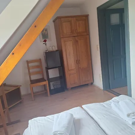 Almasi Oeregmalom 3* Dunaalmás