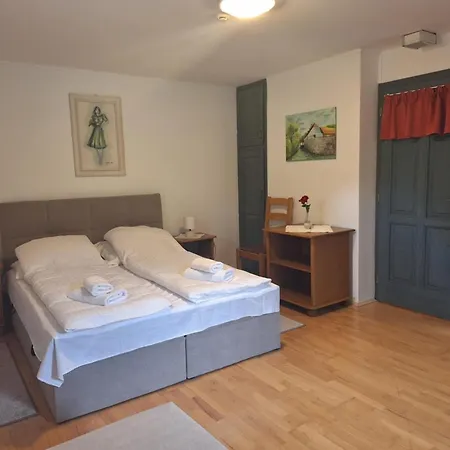 Πανσιόν Almasi Oeregmalom 3*