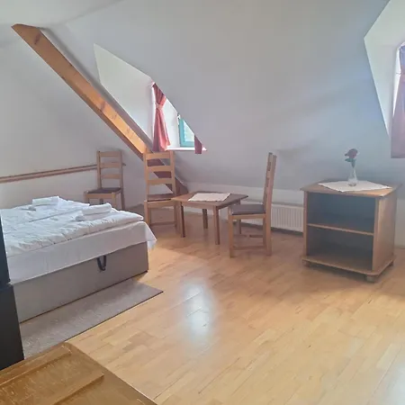 Almasi Oeregmalom 3* Dunaalmás