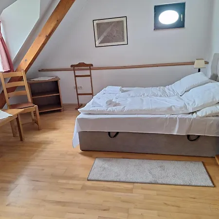 Almasi Oeregmalom Πανσιόν 3*