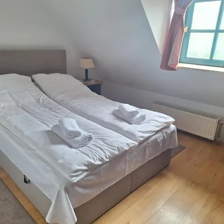 Almasi Oeregmalom Dunaalmás