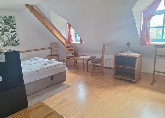 Almasi Oeregmalom 3* Dunaalmás